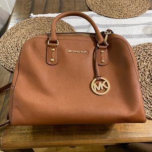 Priced to sell!! Michael Kors Purse